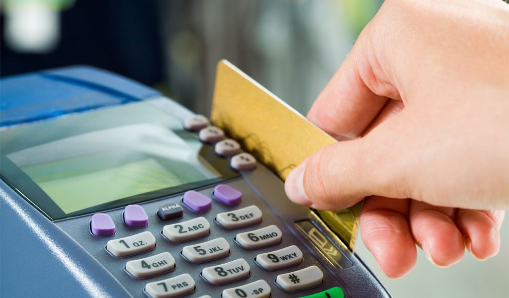 Thẻ ATM phụ là gì và khác gì so với thẻ ATM chính?
